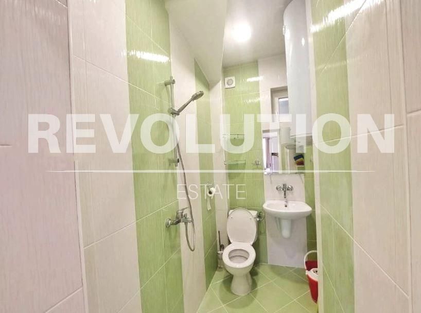 Тристаен апартамент в района на Център!