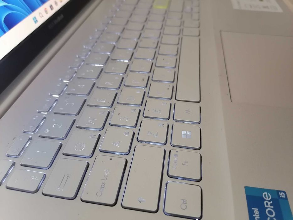 ASUS Vivobook 15 (Intel Core i5, 8 GB RAM, 512 GB SSD)