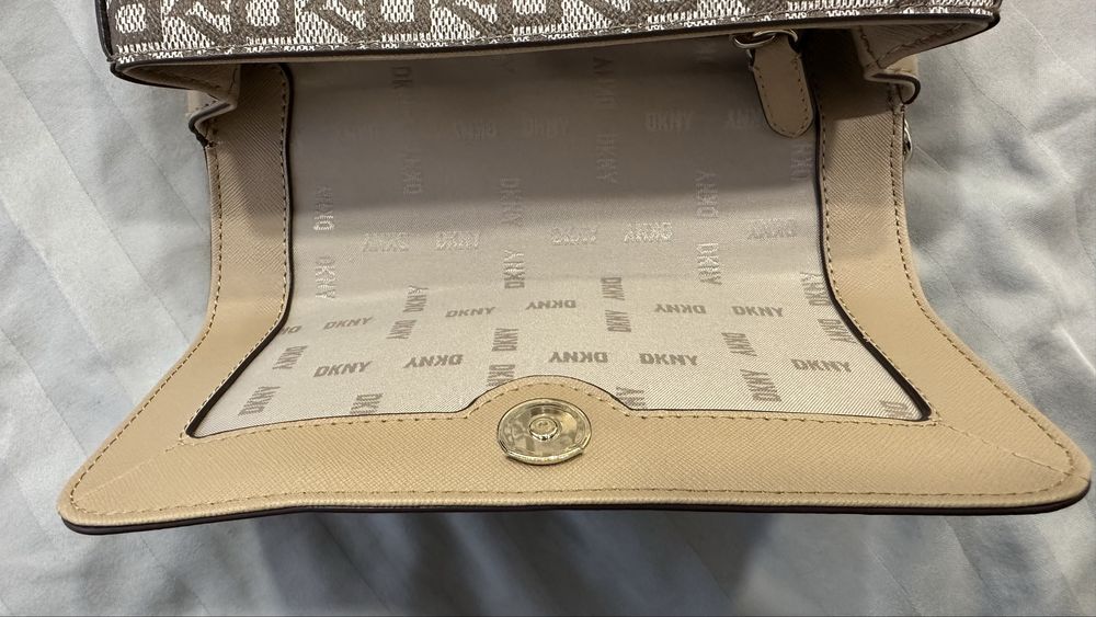 Дамска оригинална чанта DKNY