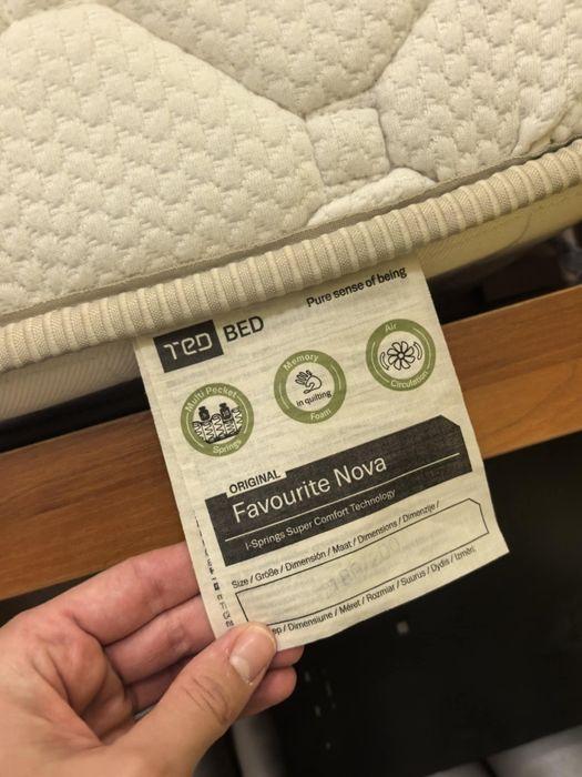 Легло+матрак+нощни шкафчета