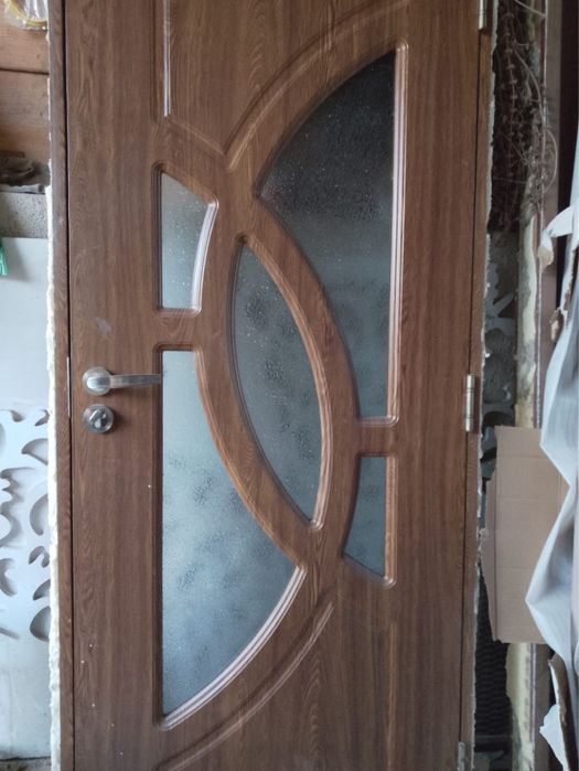 Vand doua usi la 500 de lei