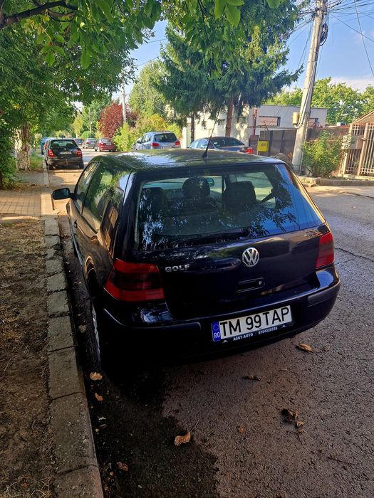 Vând golf 4, 1.4 benzina 
Dou
