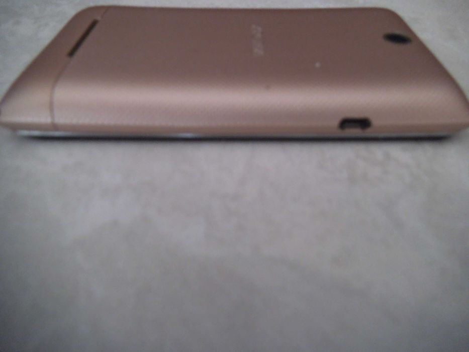 Мобилен телефон Sony Xperia