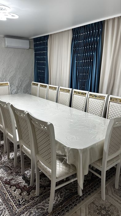 Стол для гостинной со стулями