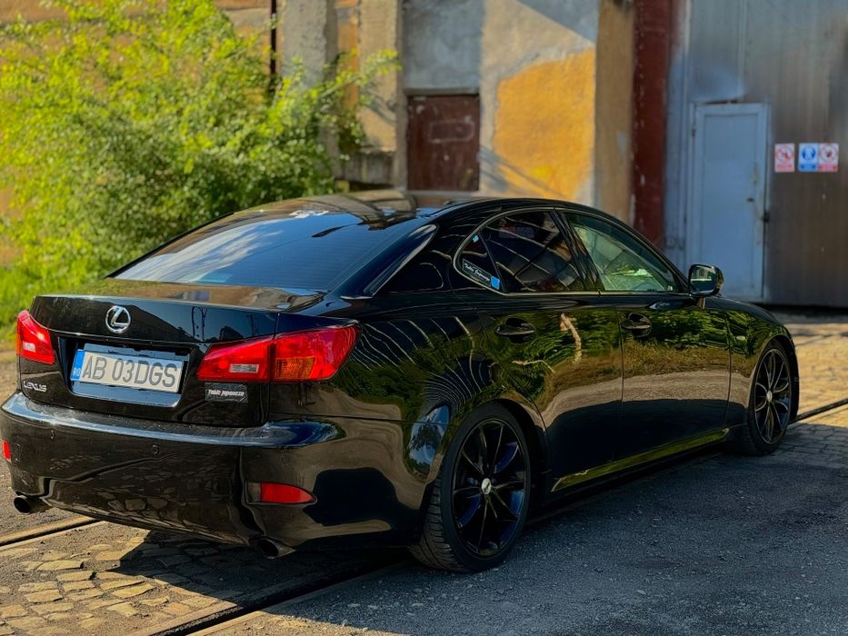 Vând Lexus IS220D
