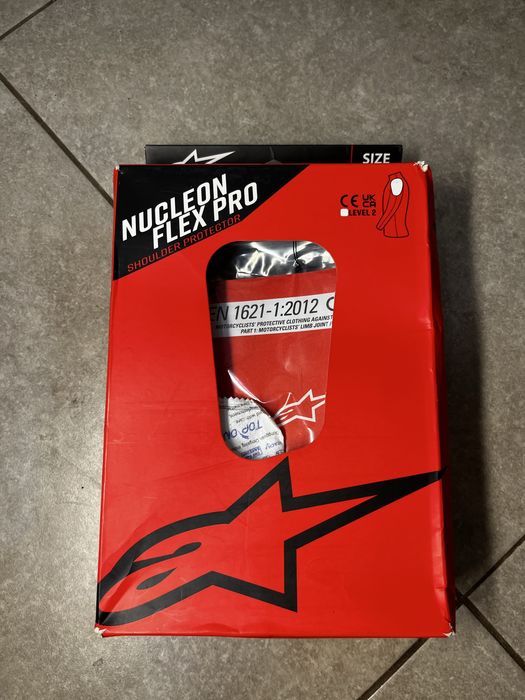 Protectii umeri alpinestars nucleon flex pro L