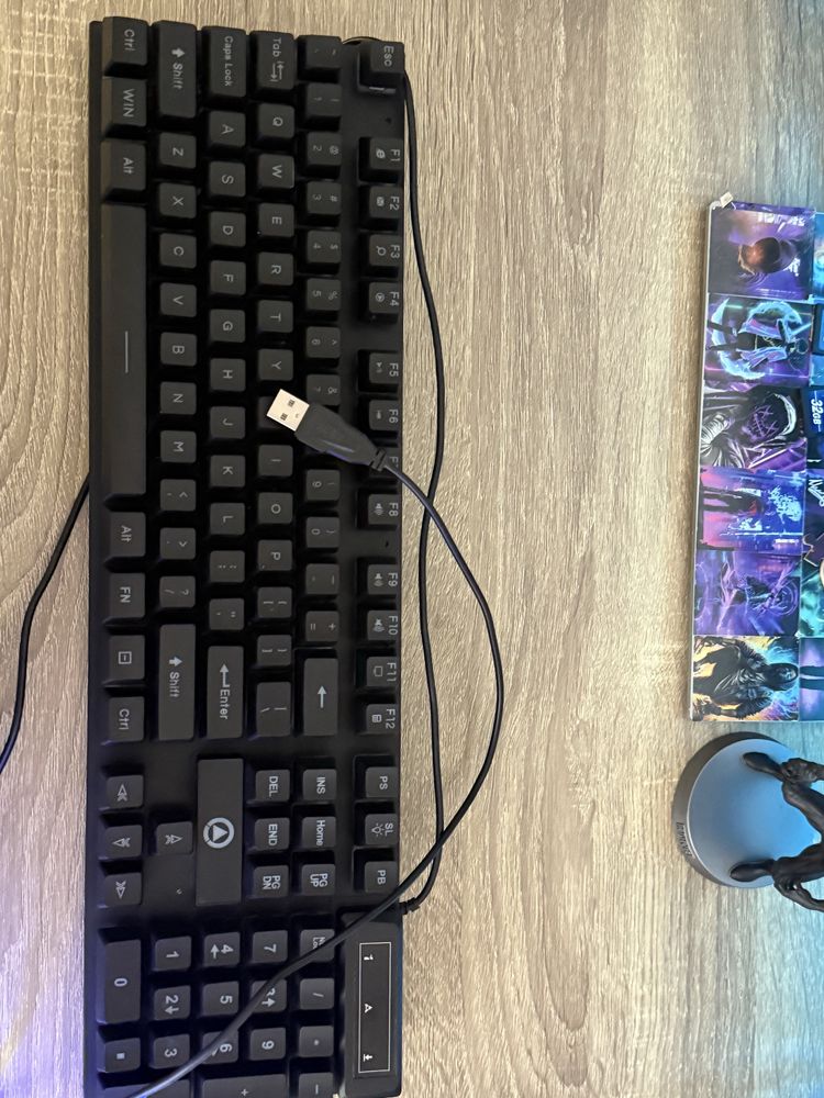 Геймърска механична клавиатура K500 RGB lights