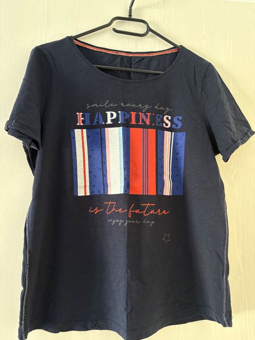 Tricou de culoare bleumarin cu mesaj motivational