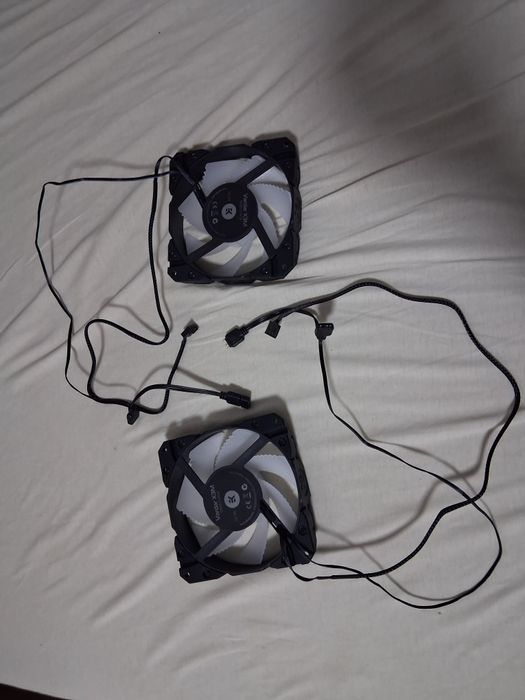 Vând fan-uri 1 sau amândouă