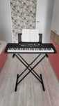 Orga digitala Yamaha EZ-220 cu suport, in stare foarte buna