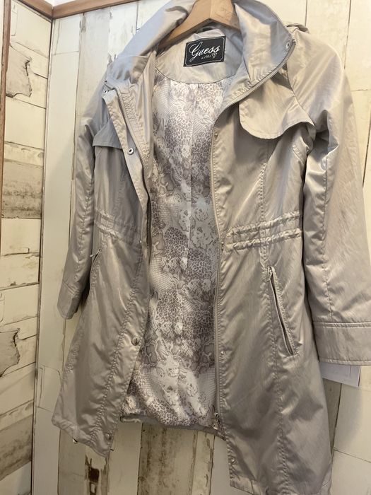 Яке с качулка Guess