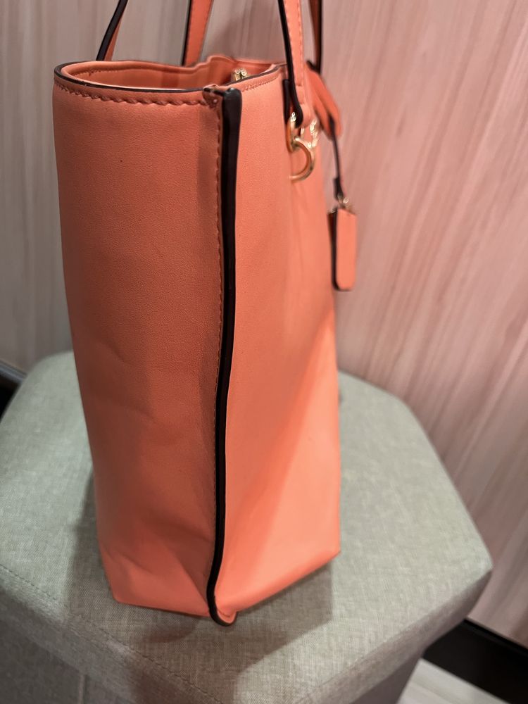 Дамска чанта GUESS