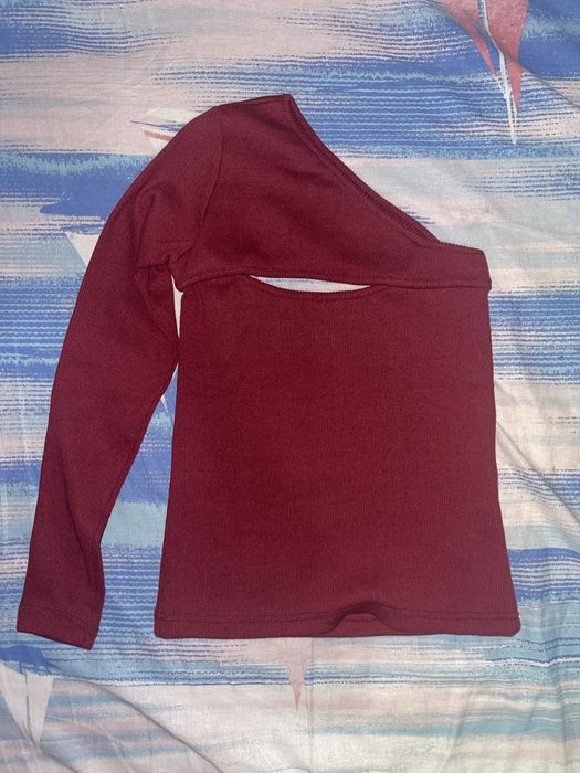 Bluza visine pe un umar, S, nepurtata