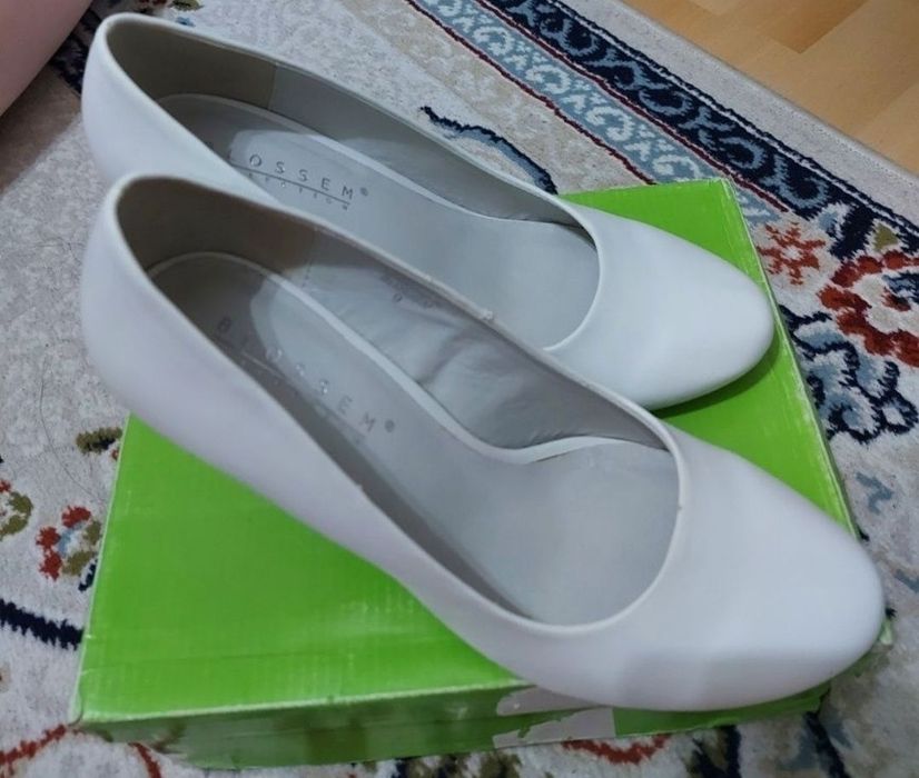 Белые туфли в отличном состоянии.