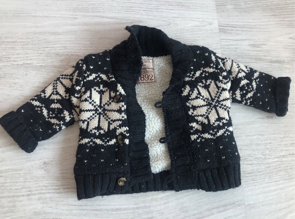 Vand haine iarna bebelus 0-12 luni (combinezon, geaca, pulover)