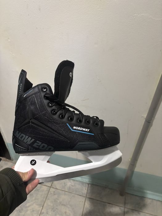 Продам новые коньки