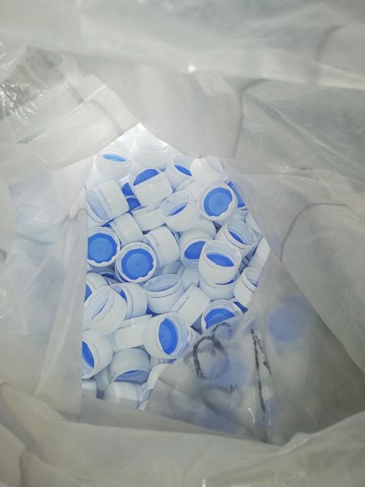 Sticluțe 50 ml din plastic cu dop filetabil 0,5 lei/buc.