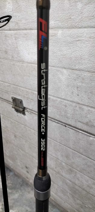 Vând lanseta FL Strategist Force Plus 4,25 lbs, 3,90 m