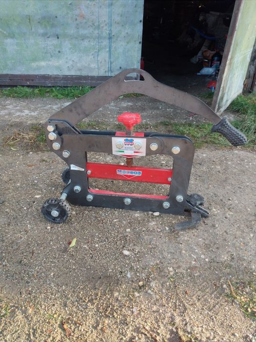 Ghilotina pavaje Montolit aproape noua