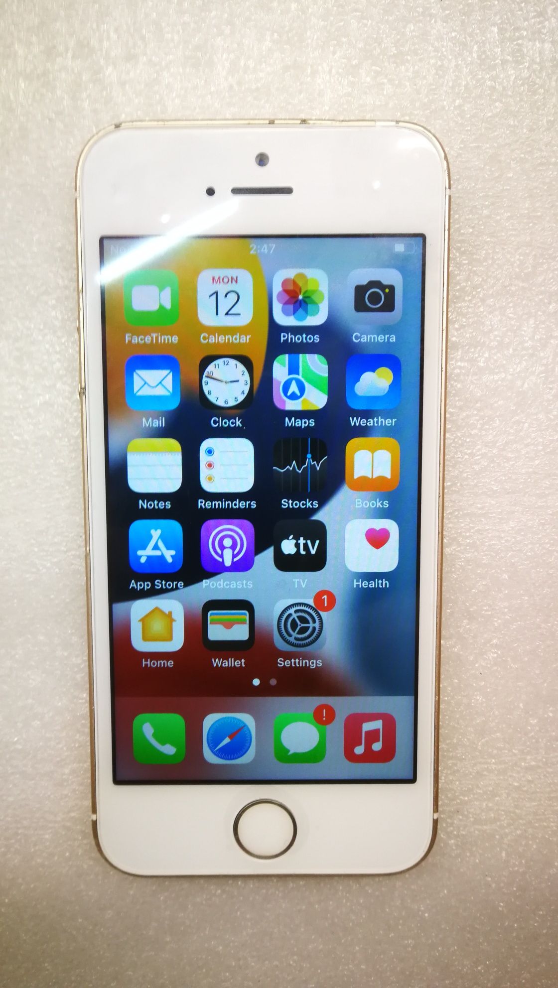 IPhone SE 32GB GOLD  без забележки.