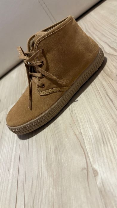 Нови кафяви обувки