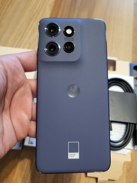 Смартфон Motorola Edge 50 NEO 256GB - чисто нов, 22м гаранция!