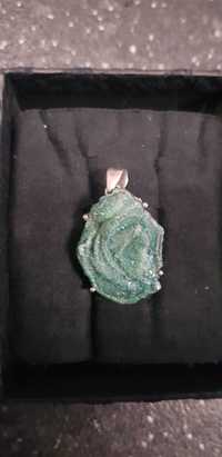 Продавам  медальон  от сребро с естествен камък ахат