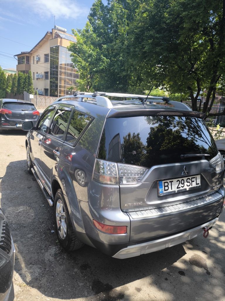 Mitsubishi 4*4 cu 7 Locuri