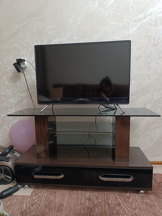 Televizor podstavka