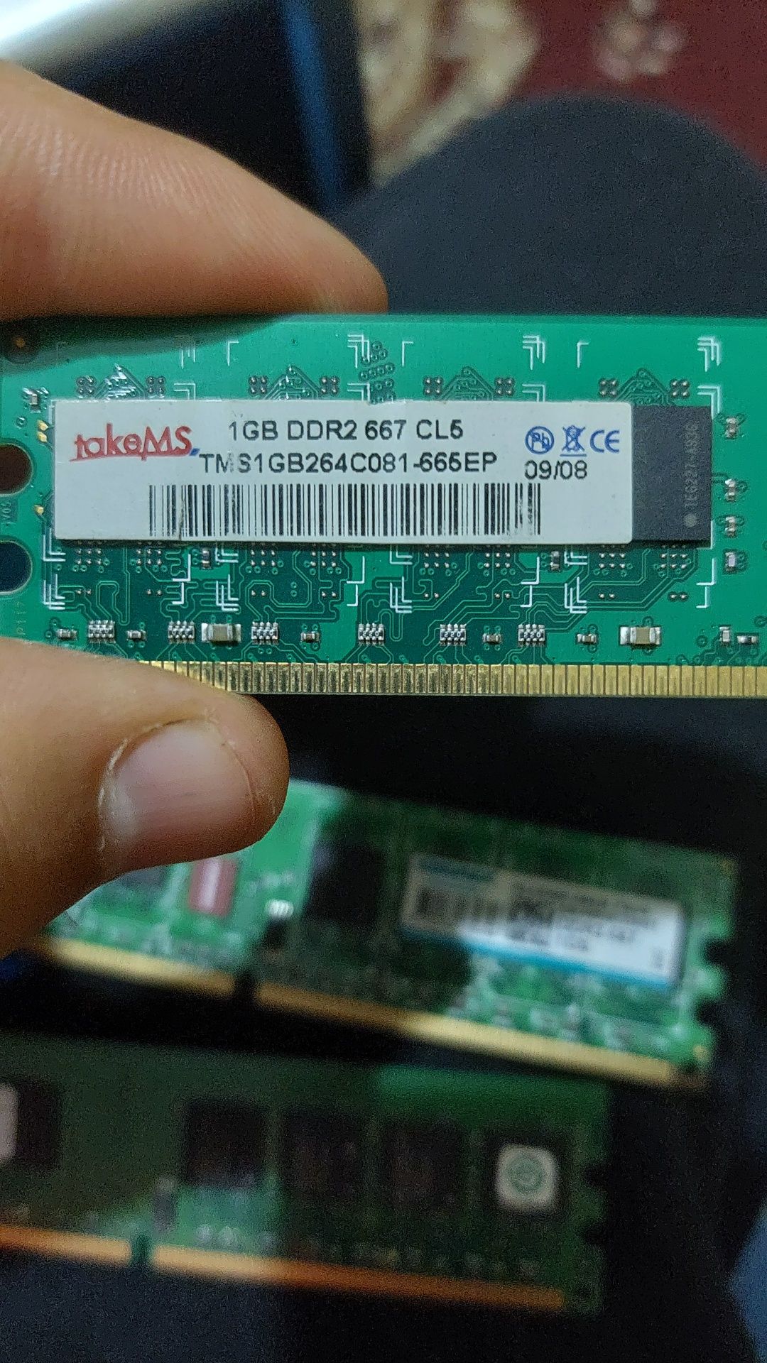 Vând plăcuțe memorii pc ddr2 frecvență 667