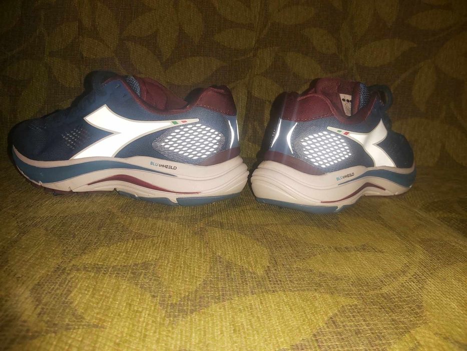 Дамски маратанки. DIADORA