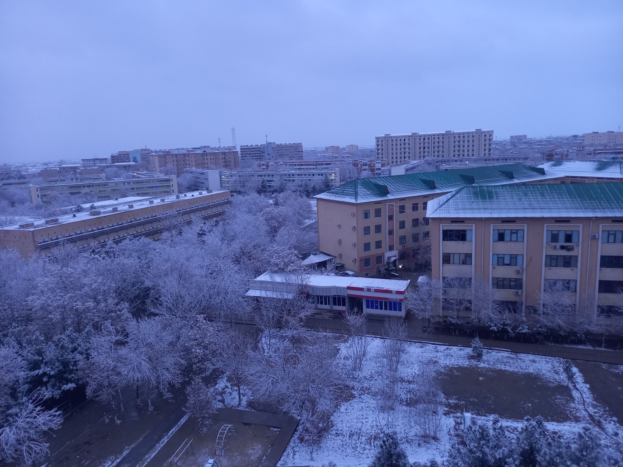 Трёх листник домдан квартира сотилади