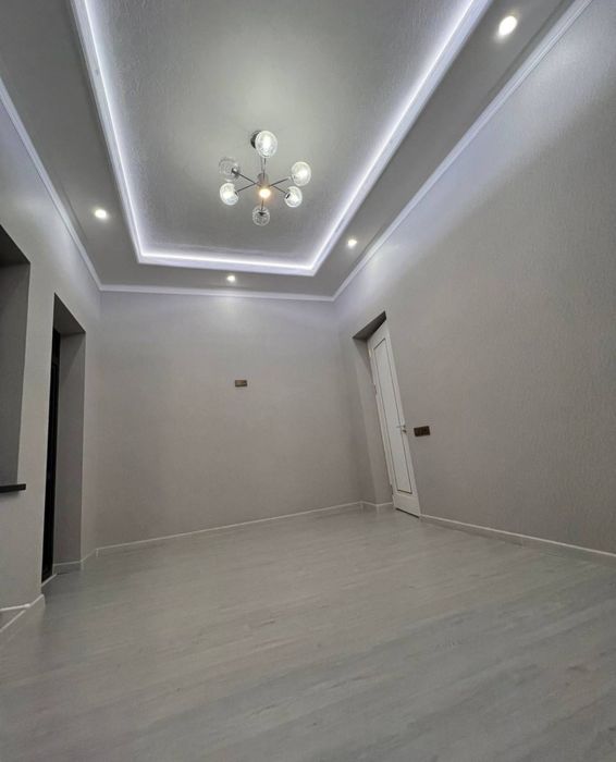 Уч кахрамондан кирганда Шуро махалла 1,5 сотих  2 этаж, 5 хона ховли