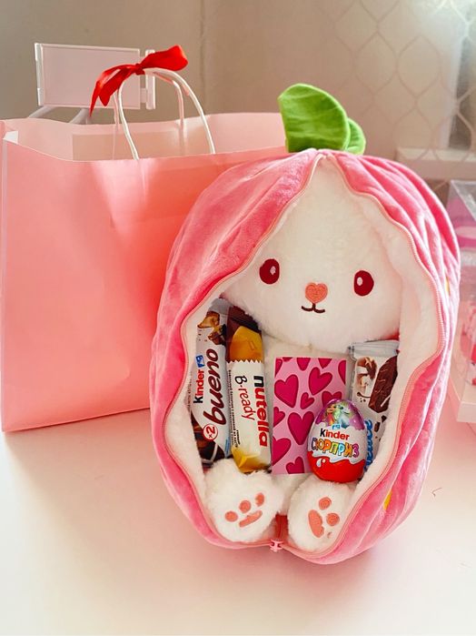 Зайка в клубнике | зайчик в клубнике | тренд зайка подарок девушке