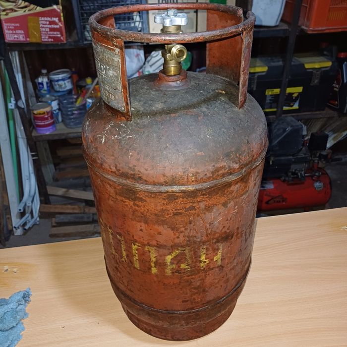 Газовый баллон в хорошем состоянии.