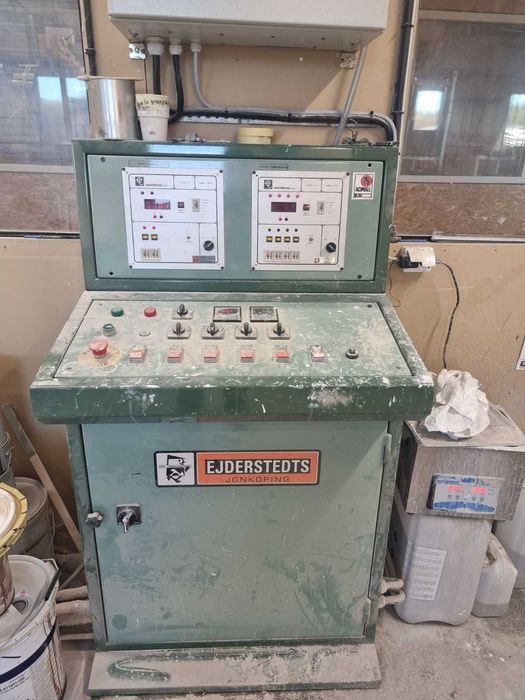 Mașină productie in serie slefuire si vopsire plinte șipci