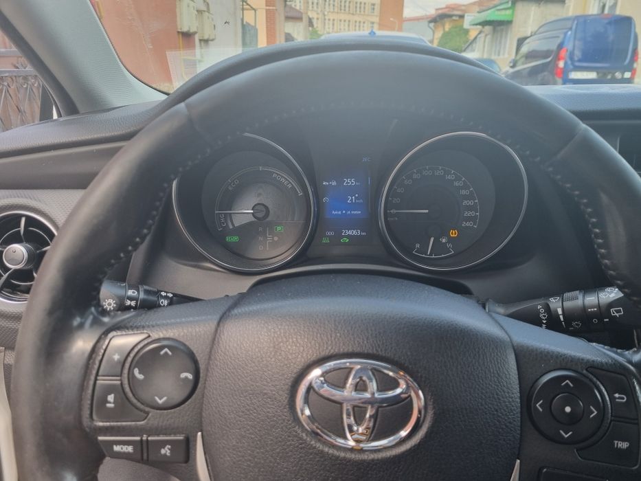 Se vinde toyota auris