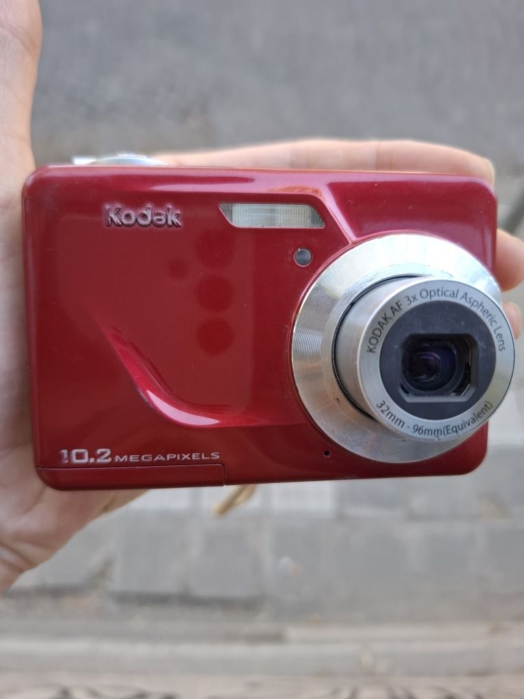 Компактен дигитален фотоапарат KODAK EasyShare C180