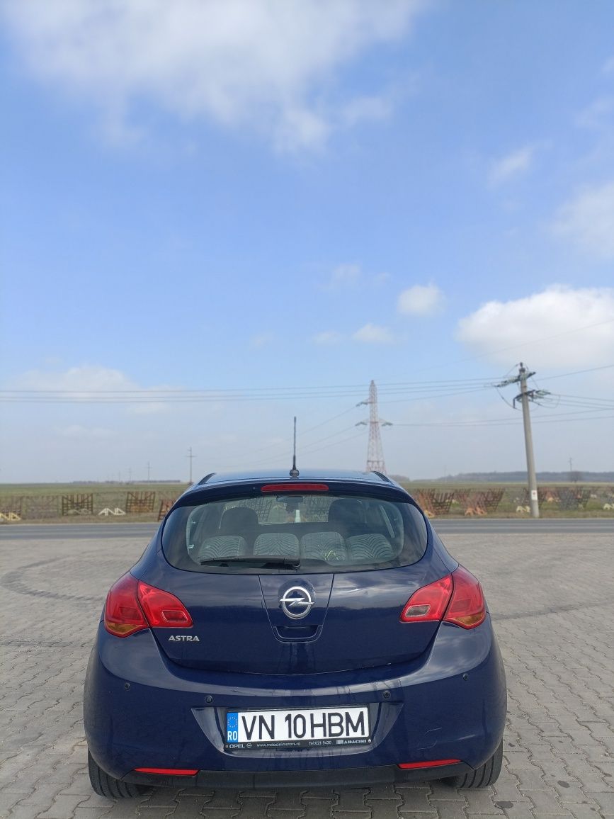 Opel Astra J 2012 1.6 115 cp