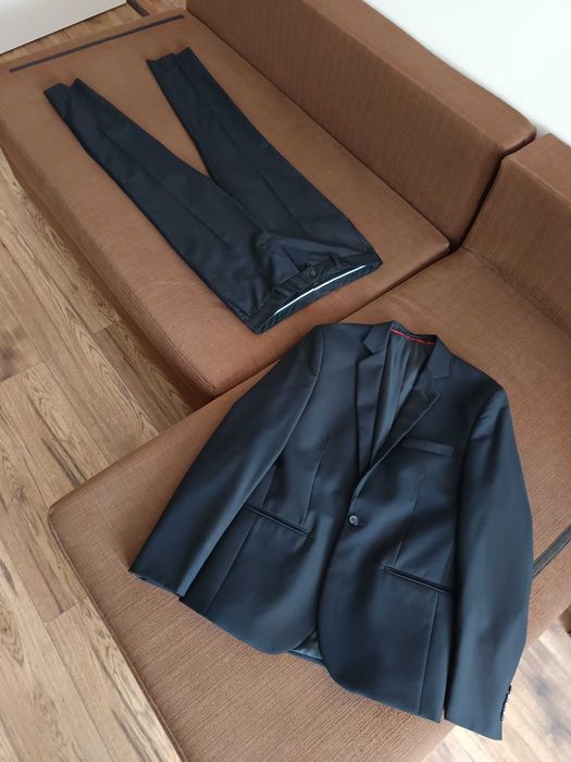 Costum gala (sacou si pantalon) , marimea 46 , cambrat (Satu Mare)