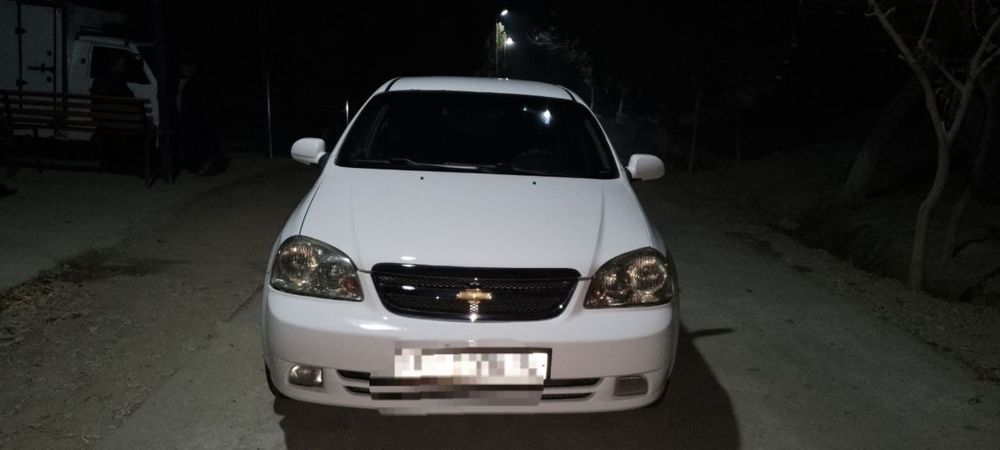 Lasetti 1.8 sotiladi