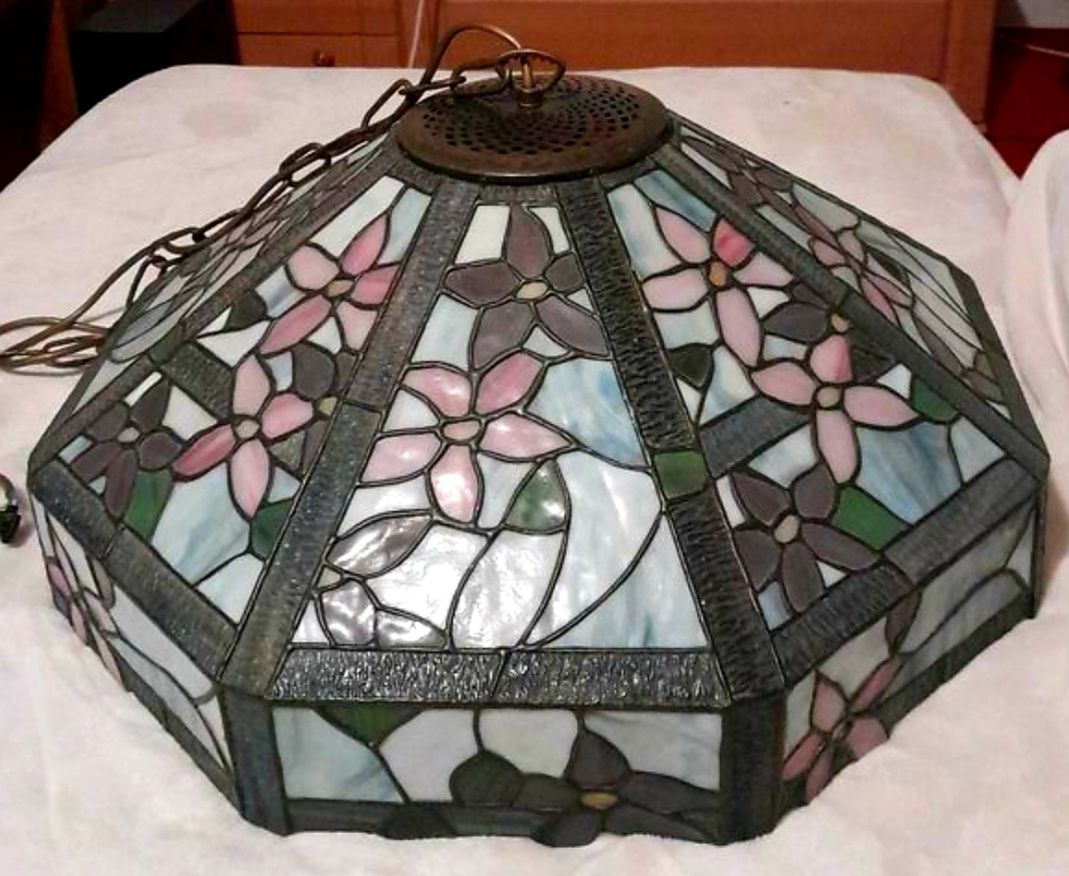 Lampa tavan Tiffany dimensiuni mari