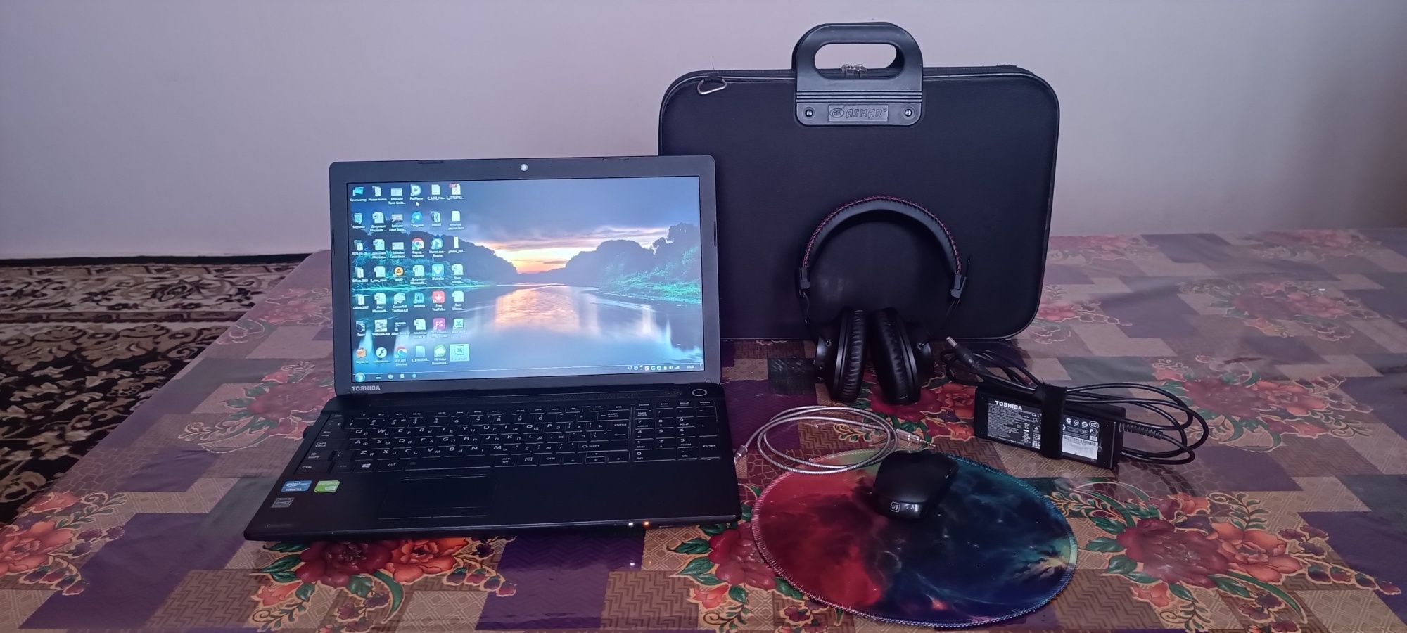 Ноутбук Toshiba Satellite офис, ўқитувчи ва ўқувчила учун аъло ноутбук