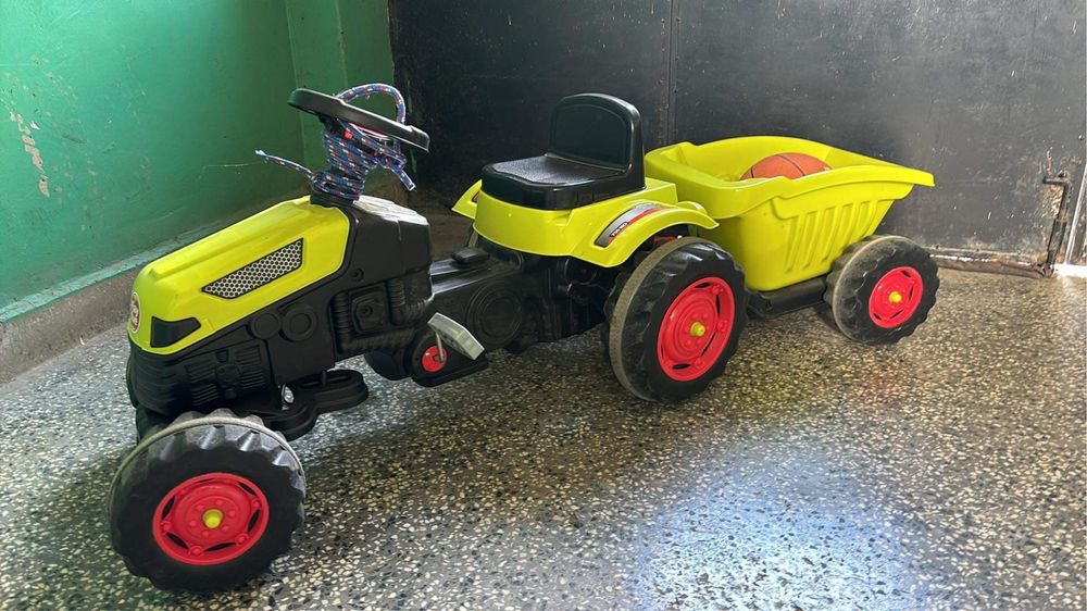 Детски трактор с педали