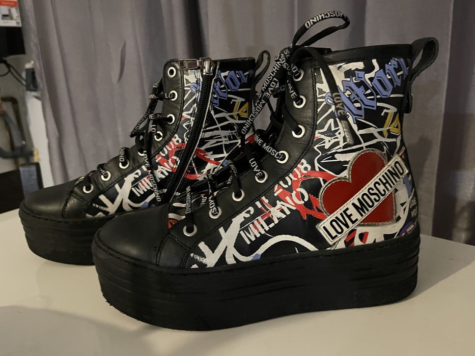 Love Moschino естествена кожа 37 номер