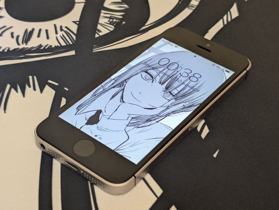 Продам Iphone SE 16 64гб в отличном состоянии смартфон