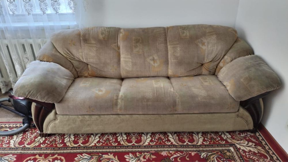 Диван импортный немецкий хороший, раскладывается