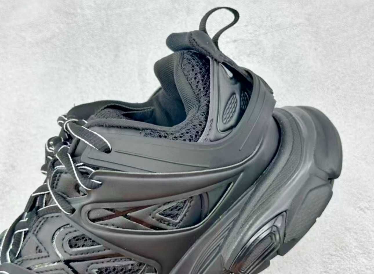 Balenciaga track чисто нови маратонки / обувки .