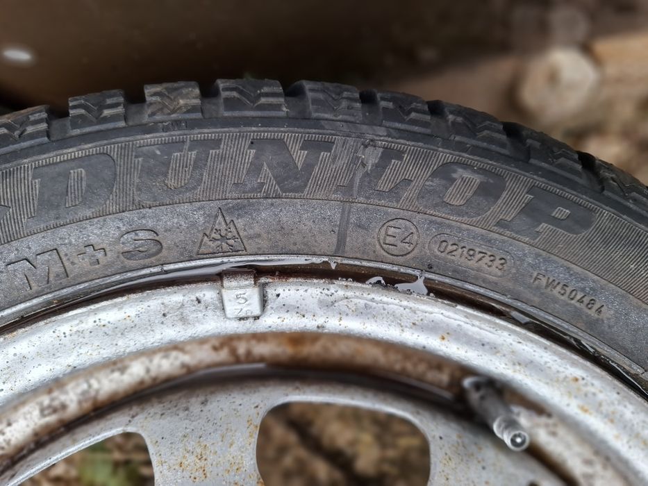 Vand 4 jante cu cauciucuri de mercedes A class pret 600 lei toate 4