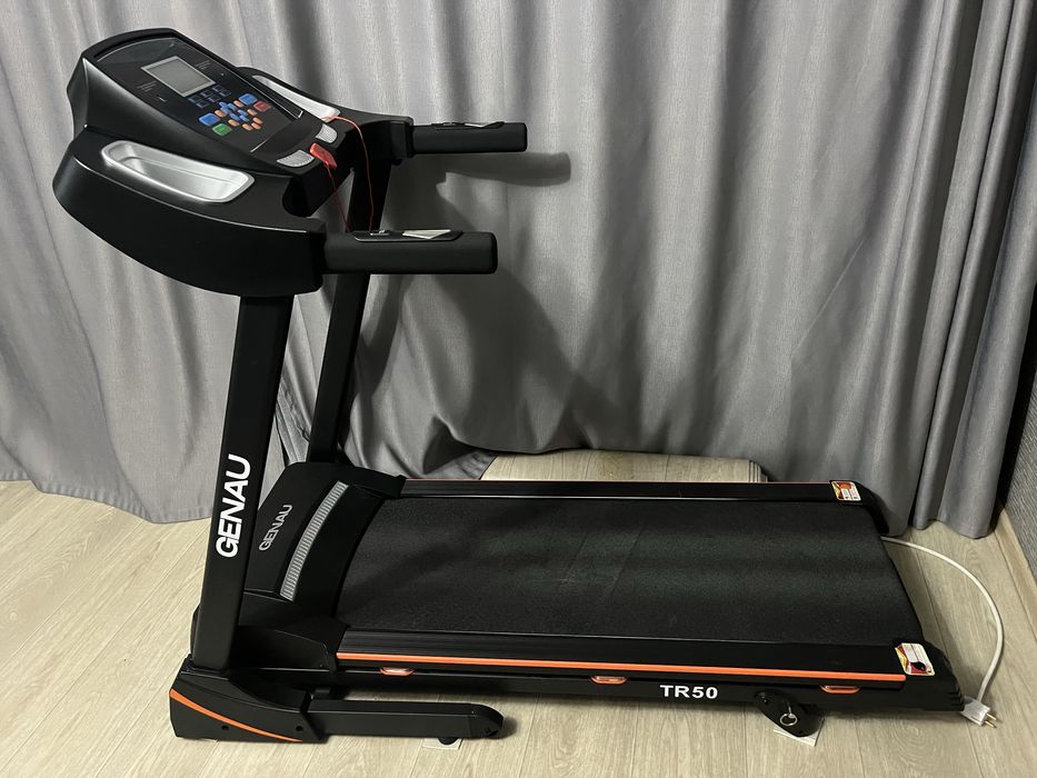 Продам беговую дорожку GENAU TR50